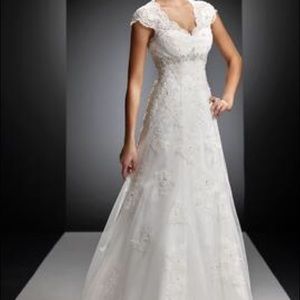 NWT David’s Bridal T3299 wedding dress